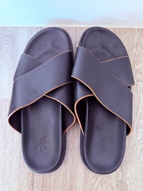 Zara Black Slides with Brown Trim Crisscross Straps